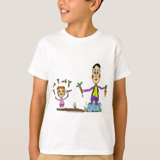 Two cartoon characters juggling carrots. tシャツ