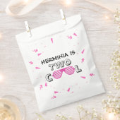 TWO Cool Sunglass 2nd Birthday Party Paper Plates フェイバーバッグ (クリップ留めされた状態)