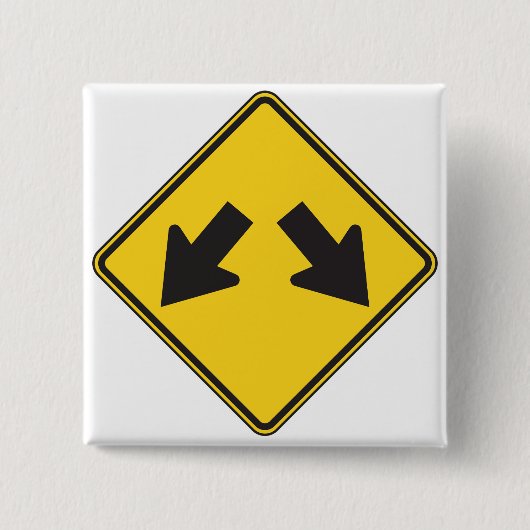 Two Downward Arrows Warning Road Sign 缶バッジ (正面)