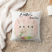 Two Easter Bunnies Personalized Throw Pillow クッション (ブランケット)