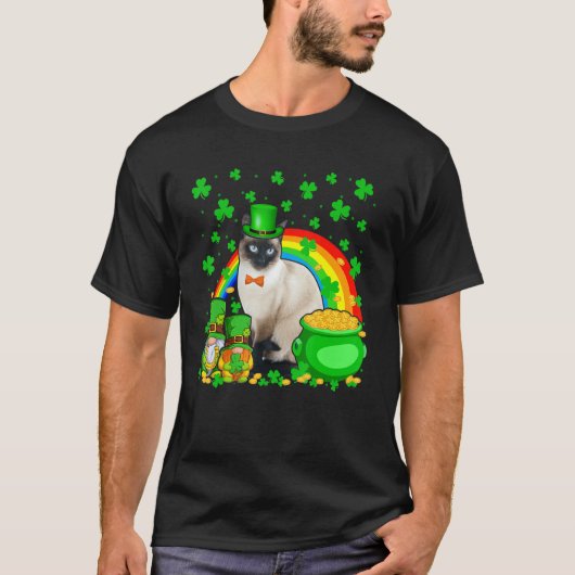Two Gnomes And Siamese Wearing Patrick's Day Hat S Tシャツ (正面)