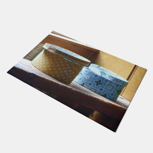 Two Hat Boxes ドアマット (アングル)