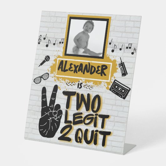 Two Legitレトロ90のヒップホップ第2の誕生日の写真 台座サイン (正面)