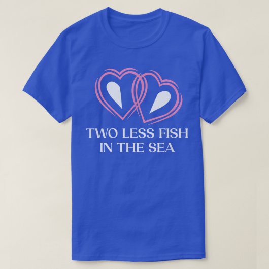 Two Less Fish in the Sea Wedding Pun Bride and Gro Tシャツ (デザイン正面)