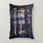 Two Lives Together NYC Skyline アクセントクッション (正面(垂直))