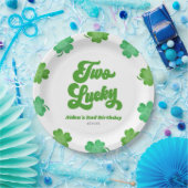 Two Lucky Green Shamrock Clover Birthday Party ペーパープレート (パーティー)