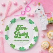 Two Lucky Green Shamrock Clover Birthday Party ペーパープレート (パーティー)