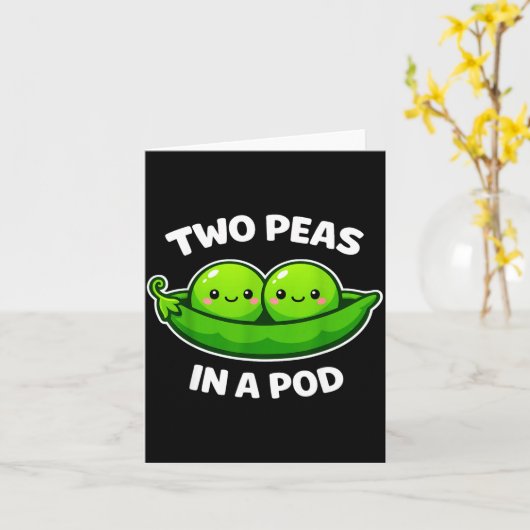 Two Peas In A D Cute Kawaii Funny  カード (黄色い花)