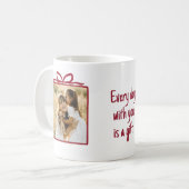 Two Photos Red Gift Box and Bow Frame コーヒーマグカップ (正面左)