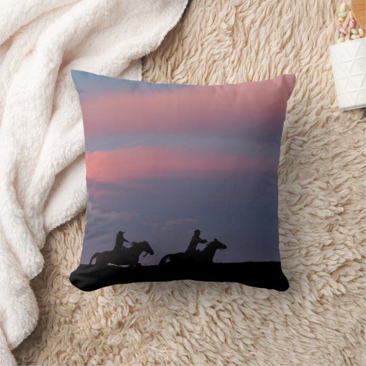 Two Riders, One Horizon クッション (ブランケット)
