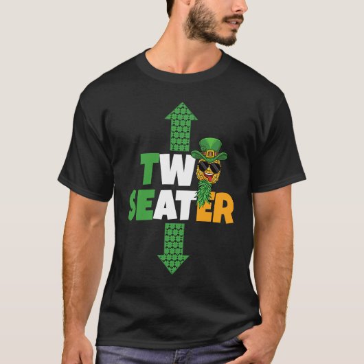 Two Seater St Patricks Day Upside Down Pineapple S Tシャツ (正面)