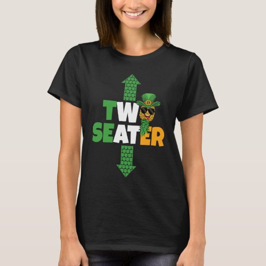 Two Seater St Patricks Day Upside Down Pineapple S Tシャツ (正面)