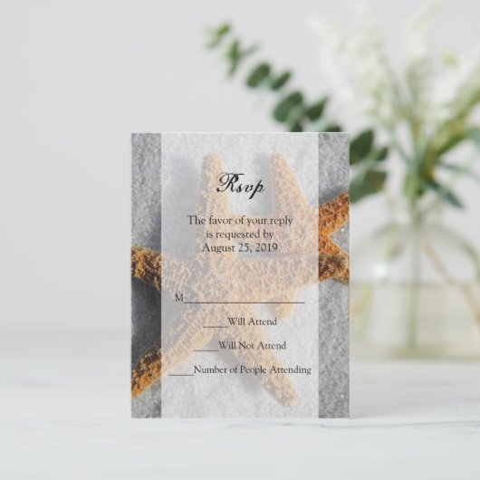 Two Starfish & Sand、ビーチ結婚式RSVP返信カード インビテーションポストカード (スタンド正面)