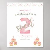 Two Sweet カップケーキ 2歳の誕生日ウェルカムサイン ポスター (正面)
