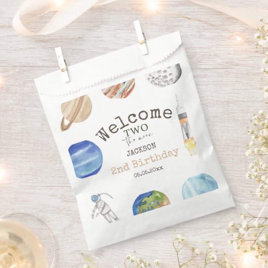 Two The Moon | Modern Space 2nd Birthday Décor フェイバーバッグ (クリップ留めされた状態)