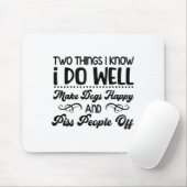 Two Things I Know I Do Well Make Dogs Happy And Pe マウスパッド (マウス)