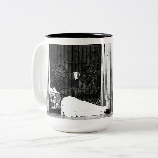 Two-Tone Mug, 15 oz Recovery and Resilience ツートーンマグカップ (正面左)