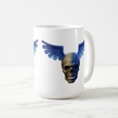 Two-Toned Skull with Blue Stylized Wings コーヒーマグカップ (正面右)