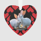 Two White Rabbits with Red Hearts Holiday オーナメント (正面)