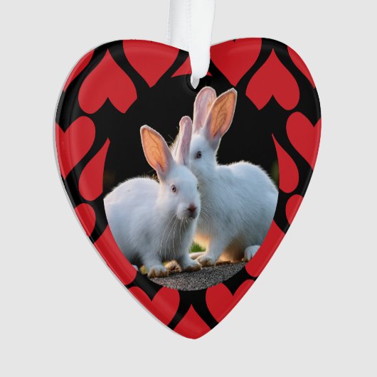 Two White Rabbits with Red Hearts Holiday オーナメント (正面)