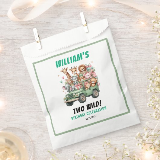 Two Wild Safari Animal 2nd Birthday Party フェイバーバッグ (クリップ留めされた状態)