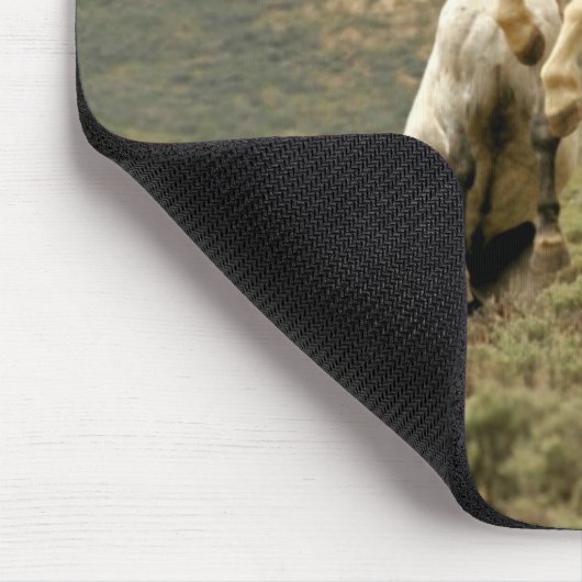 Two Wild Stallions Fight マウスパッド (コーナー)