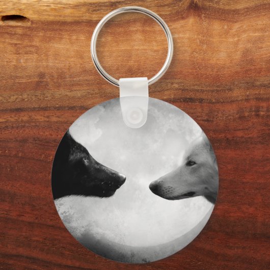 Two wolves facing each other キーホルダー (正面)