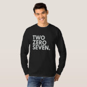 TWO ZERO SEVEN エリアコード 207 ポートランド メイン州 米国 Tシャツ (正面フル)