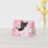 Tyeの黒い子ネコのピンクの花柄のブランクのnotecard カード (黄色い花)