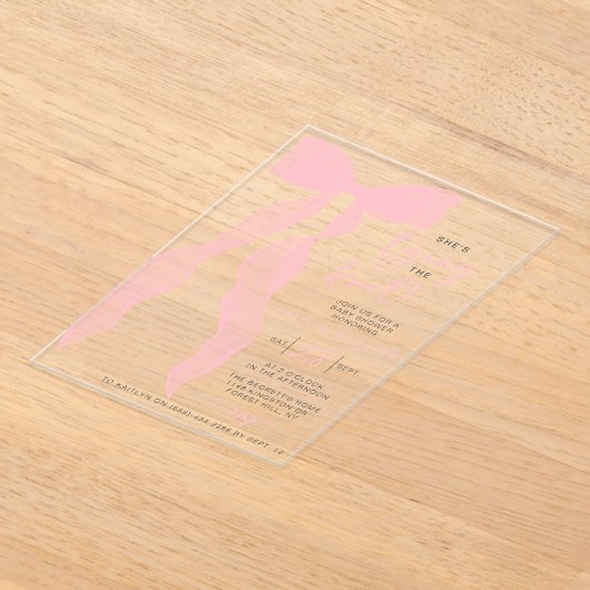 Tying The Knot Elegant Pink Bow Bridal Shower アクリル招待状 (レイダウン)