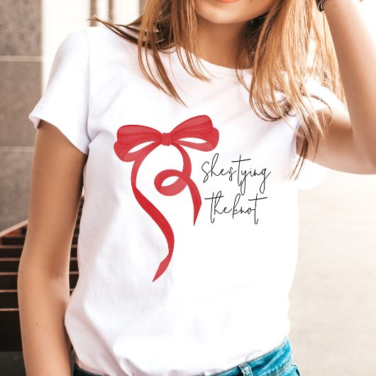 Tying the Knot Red Coquette Bow Bachelorette Party Tシャツ