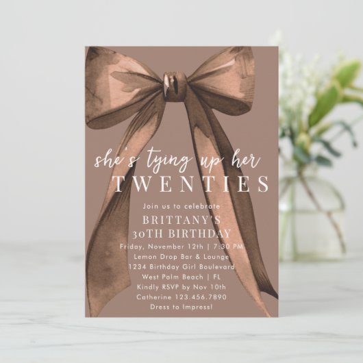 Tying Up My 20s Brown Coquette Bow 30th Birthday 招待状 (スタンド正面)