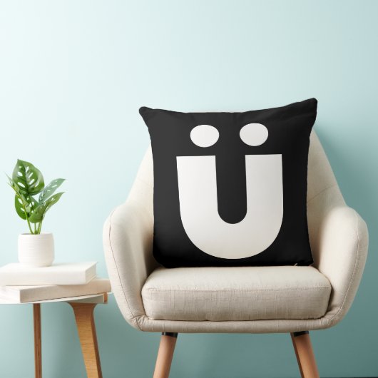 TYP(O) Creations: Umlaut Ü クッション (椅子)