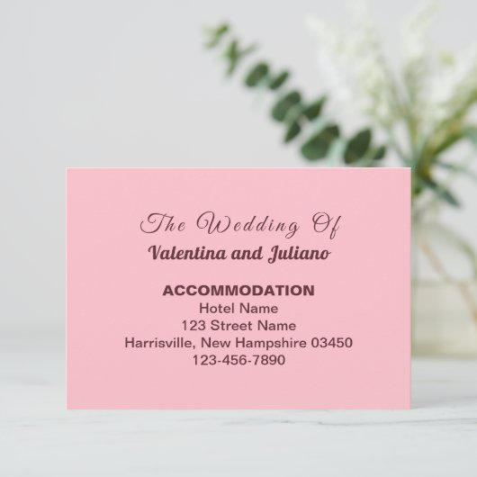 Typography Style Pink Wedding Accommodation エンクロージャーカード (スタンド正面)