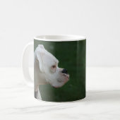 "Tysson"の白いボクサー犬の写真のマグ コーヒーマグカップ (正面左)