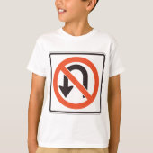 Uターン標識トラフィック安全道路記号 Tシャツ (正面)