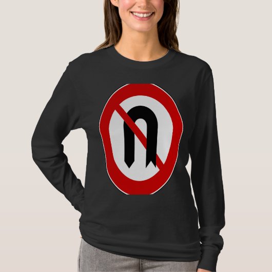 Uターン許可道路標識 Tシャツ (正面)