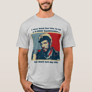 U生まれボートの司令官になるには遅すぎる Tシャツ