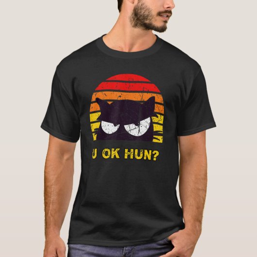 U OK HUN You Okay Hun Funny Meme Retro Cat Distres Tシャツ (正面)