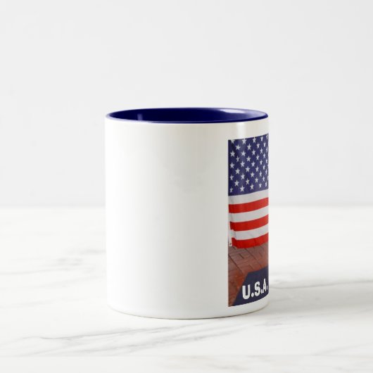 U.S.A. マグ (中央)