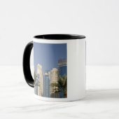 UAE、ドバイ。タワーズオブジュメイラビーチレジデンス マグカップ (正面左)