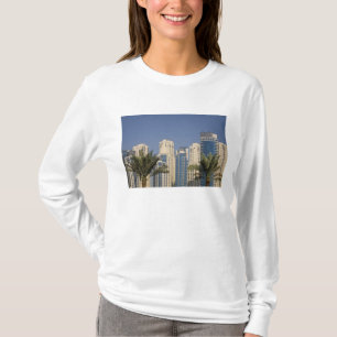 UAE、ドバイ。タワーズオブジュメイラビーチレジデンス Tシャツ