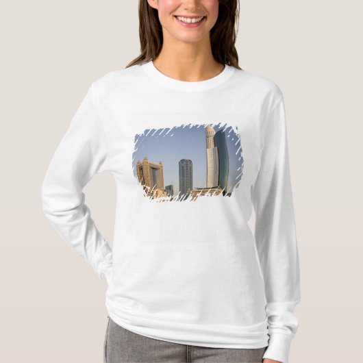 UAE、ドバイ。パークプレイスタワーとその他 Tシャツ (正面)