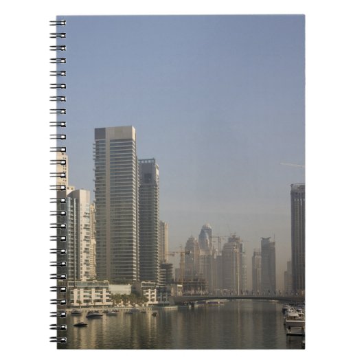 UAE、ドバイ。マリーナタワーズボート付きいかり。 ノートブック (正面)