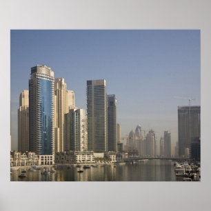 UAE、ドバイ。マリーナタワーズボート付きいかり。 ポスター