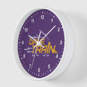 UAlbany Daneトレインのロゴ 壁時計 (傾斜)