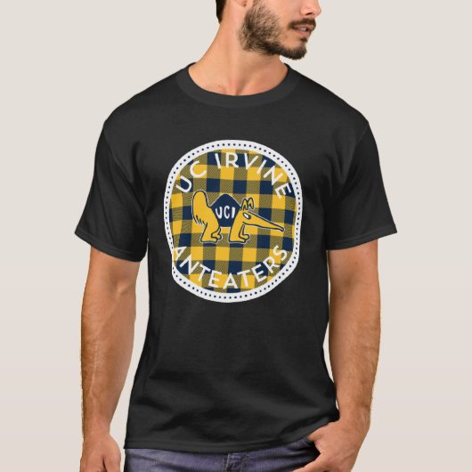 UCアーバインアンテータプレイドバッジ Tシャツ (正面)