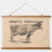 Udderly Ridiculous Punny Cow 吊り下げ型タペストリー (正面)