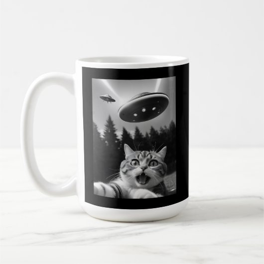 UFOおもしろいエイリアンの猫セルフィー コーヒーマグカップ (左)