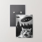 UFOおもしろいエイリアンドローンの猫セルフィー 缶バッジ (正面/裏面)